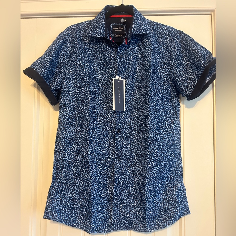 Men’s Medium Modern fit button down blue/ navy trim floral dress shirt.